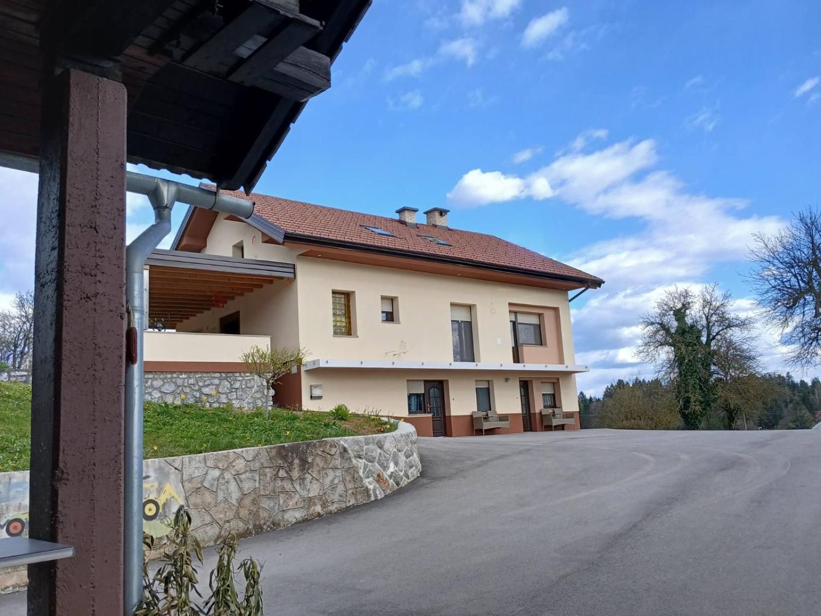 Luxury Apartment Ana With Hot Tub Visnja Gora Luaran gambar